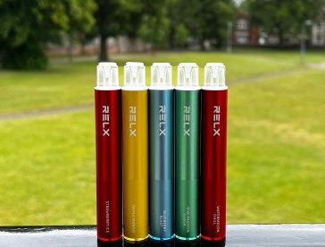 RELX MagicGo ga600 Puffs Vape – jordgubbssprängd: Ett bärigt utbrott i ett slimmat format för den moderna svenska vaperen